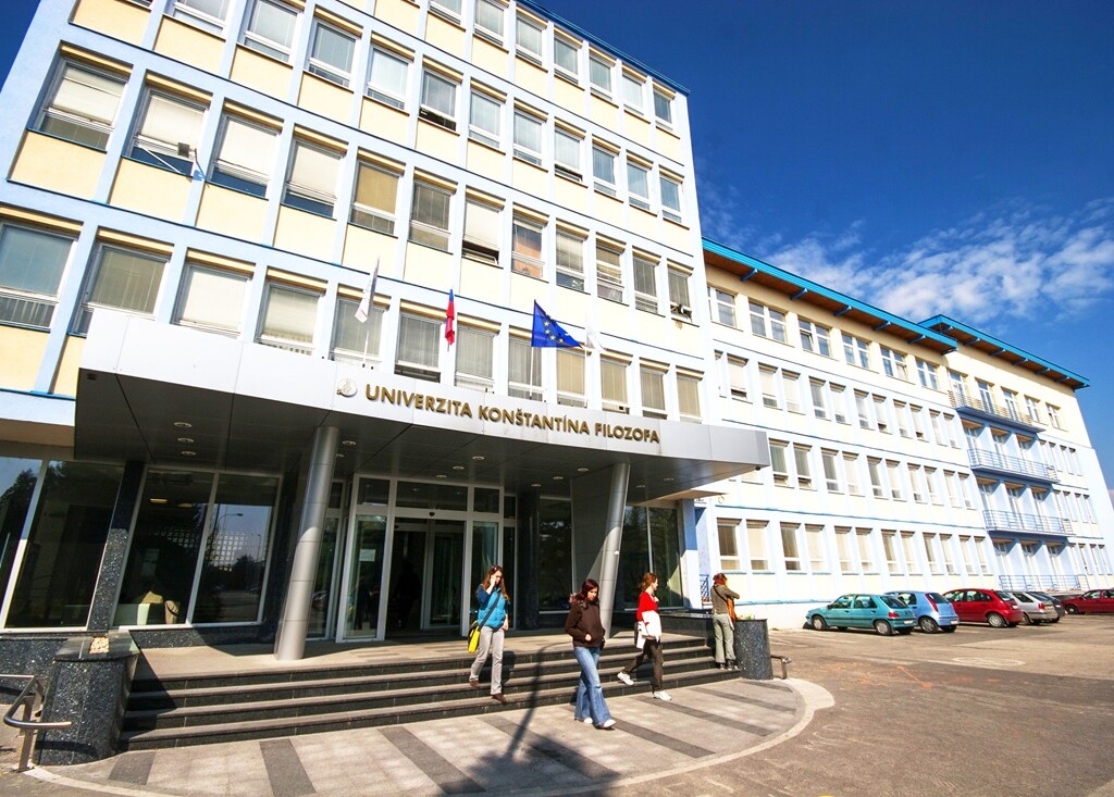 {:ru}Университет Константина Философа в Нитре{:}{:uk}Університет Костянтина Філософа в Нітрі{:}