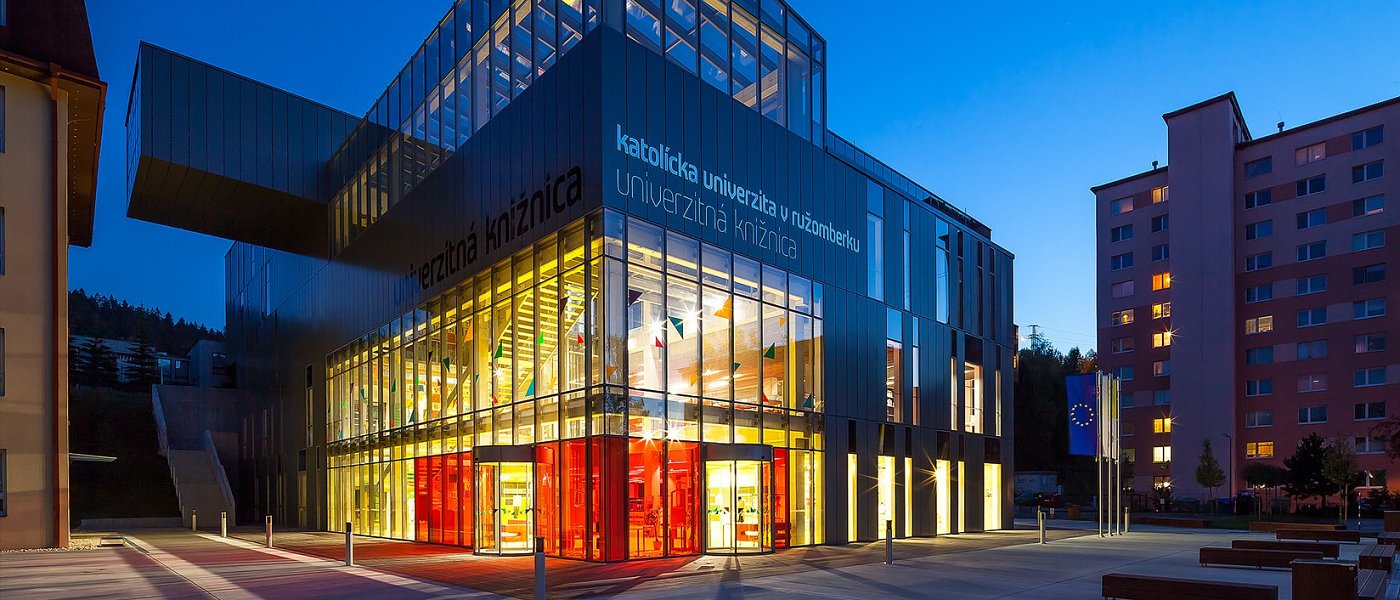 {:ru}Католический университет в Ружомбероке{:}{:uk}Католицький університет в Ружомбероці{:}
