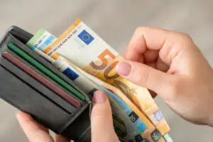Перший рік у Європі – скільки грошей реально потрібно (Словаччина vs Чехія vs Польща)